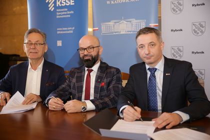 Podpisanie umowy o współpracy pomiędzy Miastem Rybnik, które reprezentował Prezydent Piotr Kuczera, a Katowicką Specjalną Strefą Ekonomiczną S.A., reprezentowaną przez Prezesa Zarządu dr. Janusza Michałka.