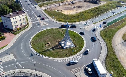 Wieża Eiffla na rybnickim rondzie Niedobczyce-Paryż