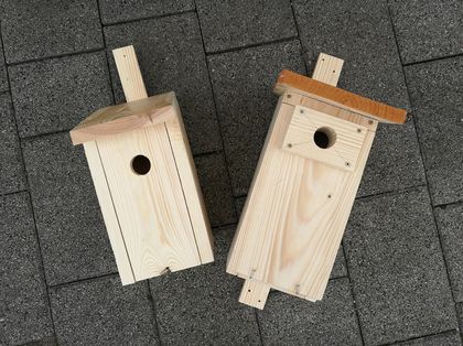 Budki lęgowe dla ptaków wykonane przez uczniów rybnickich szkół