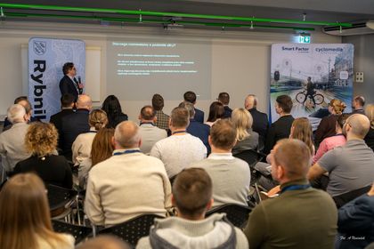 uczestnicy konterencji podsumowującej wdrożenie bliźniaka cyfrowego ulic miasta Rybnika 