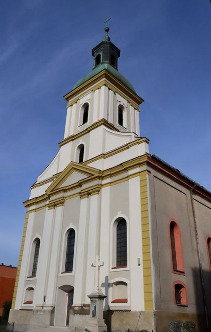 Kościół pod wezwaniem Matki Boskiej Bolesnej ma odnowioną elewację na zewnątrz budynku
