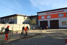 Budynek Ochotniczej Straży Pożarnej w Chwałowicach w trakcie modernizacji. 