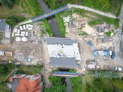 Budowa mostu na rzeką Rudą z lotu ptaka