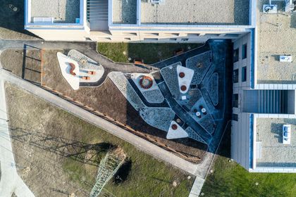 zdjęcie budynku hospicjum z lotu ptaka
