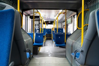 Wnętrze autobusu miejskiego