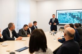 Spotkanie przy stole konferencyjnym przedstawicieli Grupy PGE, Miasta Rybnik i PGNiG TERMIKA S.A. 