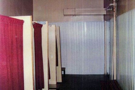 Zespół Szkolno-Przedszkolny nr 7 - szatnie przed remontem. Fot. ZSP7