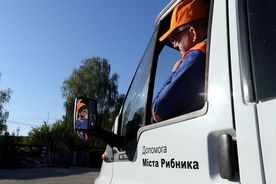 Osobowo-dostawczy Ford z pomocą humanitarną dla Ukrainy