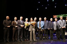 Uroczystość wręczenia nagród na scenie Teatru Ziemi Rybnickiej