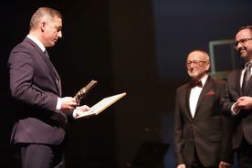 Uroczystość wręczenia Honorowej Złotej Lampki Górniczej na scenie Teatru Ziemi Rybnickiej 