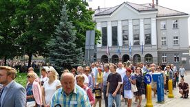 Procesja ulicami Rybnika z figurą świętego Antoniego - patrona miasta. 
