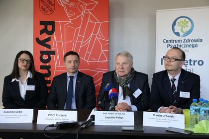 Uczestnicy konferencji prasowej w związku z otwarciem Centrum Zdrowia Psychicznego