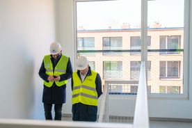 Briefing prasowy na terenie nowego budynku mieszkalnego TBS w Rybniku