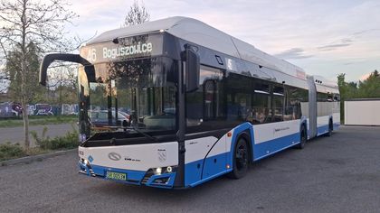zaparkowany autobus