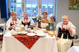 Kobiety w strojach śląskich