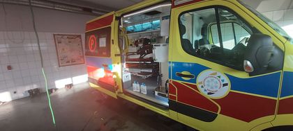 Otwarta karetką pogotowia ratunkowego
