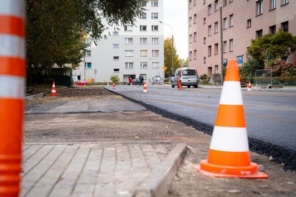 Zdjęcie przedstawia remontowaną ul. Dąbrówki.
