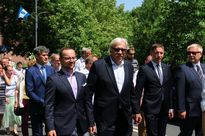 Procesja rybniczan ulicami miasta z zabytkową figurą świętego Antoniego