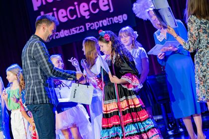uczestnicy Festiwalu Piosenki Dziecięcej i Młodzieżowej im. Tadeusza Paprotnego w Rybniku
