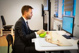 Sprzęty leczniczo-rehabilitacyjne w salach rybnickiego Ośrodka Leczenia i Rehabilitacji Dzieci im. św. Jana Pawła II 