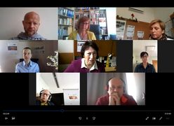 Kolaż zrzutów z kilku ekranów - na każdym ekranie twarz jedej osoby