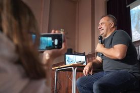 Młodzież uczsetnicząca w Festiwalu Nauki na Zabytkowej Kopalni Ignacy w Rybniku