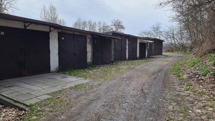 zdjęcie przedstawia Garaż
