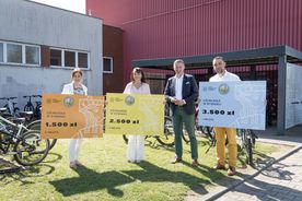 Wręczenie nagród uczestnikom rowerowego maja
