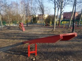 Wybieg boczna fot.RSK 8 Ogrodzony wybieg dla psów, elementy placu zabaw