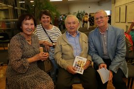 uczestnicy spotkania na premierze książki „Rybnik, moja opowieść. Rozmowy” 
