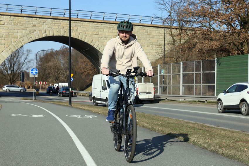 rowerzysta na rowerze