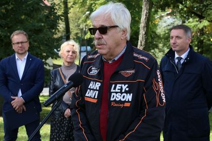 Spotkanie w dzielnicy Boguszowice Stare z udziałem prezydenta Rybnika, radnych Rady Miasta, dyrektorów miejskich jednostek oraz dziennikarzy.