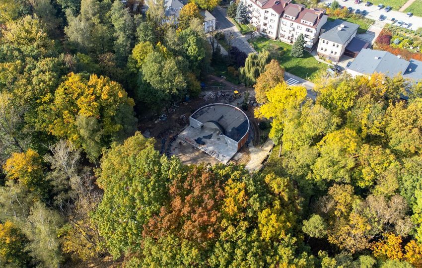 Remont muszli koncertowej w Parku Czempiela - z lotu ptaka