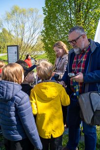 zdjęcie przedstawia dzieci