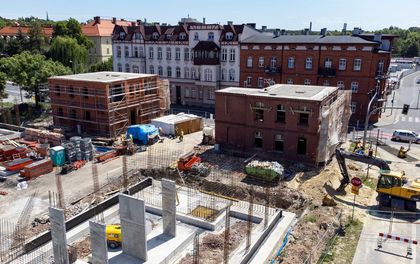 Budowa bloku mieszkalnego i lokali usługowych w centrum Rybnika przy ulicy Hallera 