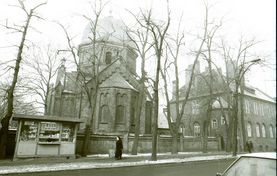 Szpital Juliusz i kaplica szpitalna od ul. 3 Maja, lata 80/90 XX wieku.