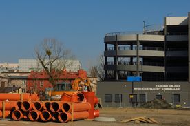 Teren budowy wielorodzinnego budynku mieszkaniowo-usługowego przy ul. Hallera 