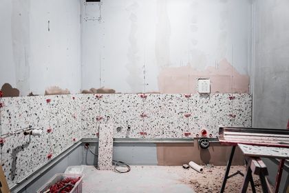 Prace remontowe i malarskie w pomieszczeniach powstającego Urban Labu