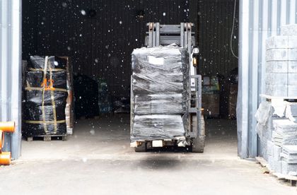 Transport z pomocą dla Ukrainy - załadunek środków zebranych przez mieszkańców Rybnika 