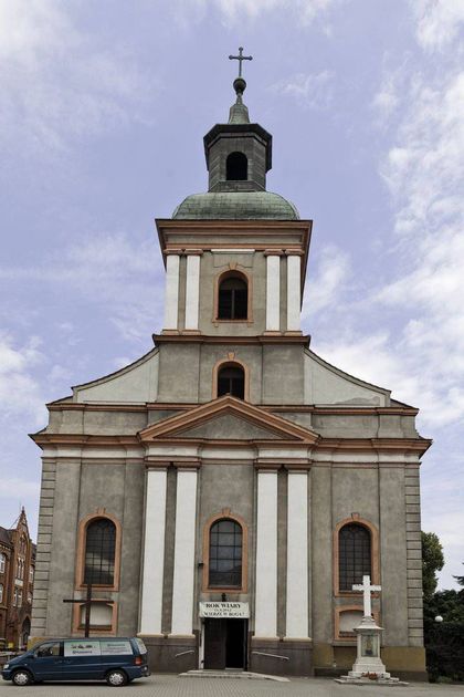 Kościół pod wezwaniem Matki Boskiej Bolesnej ma starą elewację na zewnątrz budynku