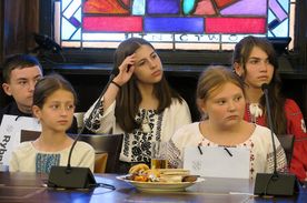 Dzieci i młodzież z Ukrainy na spotkaniu z prezydentem Rybnika w urzędzie miasta