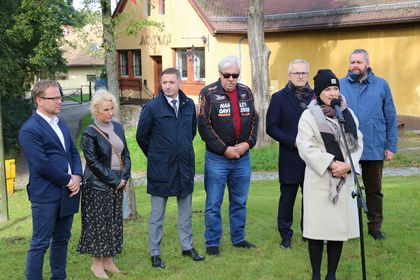 Spotkanie w dzielnicy Boguszowice Stare z udziałem prezydenta Rybnika, radnych Rady Miasta, dyrektorów miejskich jednostek oraz dziennikarzy.