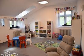 Jasne wnętrze z meblami dla dzieci