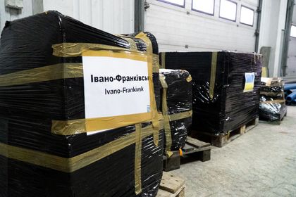 Załadunek środków zebranych przez mieszkańców Rybnika dla Ukrainy