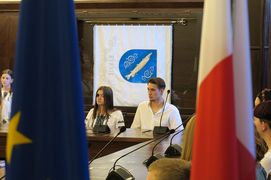 Dzieci i młodzież z Ukrainy na spotkaniu z prezydentem Rybnika w urzędzie miasta 