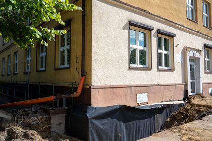 prace budowlane na terenie szkoły podstawowej nr 18