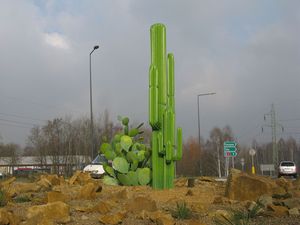 Kaktusy na rondzie Meksyk 