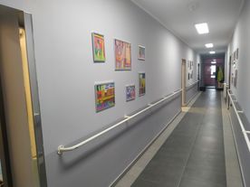 Świeżo pomalowany korytarz