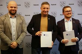 Piotr Kuczera - prezydent Rybnika, dr Michał Kwiatkowski - z Uniwersytetu Mikołaja Kopernika, kierownik studiów podyplomowych, Łukasz Karbowiński - dyrektor Rybnickich Służb Komunalnych i Oficer Rowerowy Miasta Rybnika.