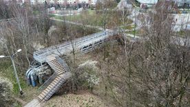 Kładka dla pieszych nad tormami kolejowymi 